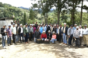 CONIAF, INDOCAFE E IDIAF realizan D&iacute;a de Campo Sobre Avances Tecnol&oacute;gicos en Cultivares de Caf&eacute;, CATIDIAF 21 y CARIBE en Finca de Caf&eacute; SAMIR