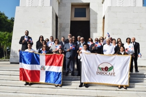 INDOCAFE deposita ofrenda floral en el Altar de la Patria