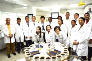 MISION DE TAIWAN VISITA LABORATORIO DE INDOCAFE  HACEN RECORRIDO POR FINCAS DE CAF&Eacute; EN CONSTANZA.