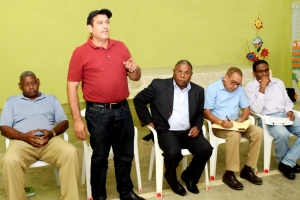 Director INDOCAFE realiza encuentro productores caf&eacute; Constanza.